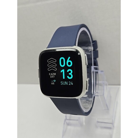 Fitbit Versa FB504 Smartwatch Silver Activity Tracker Tested Working No Charger - Picture 5 of 10